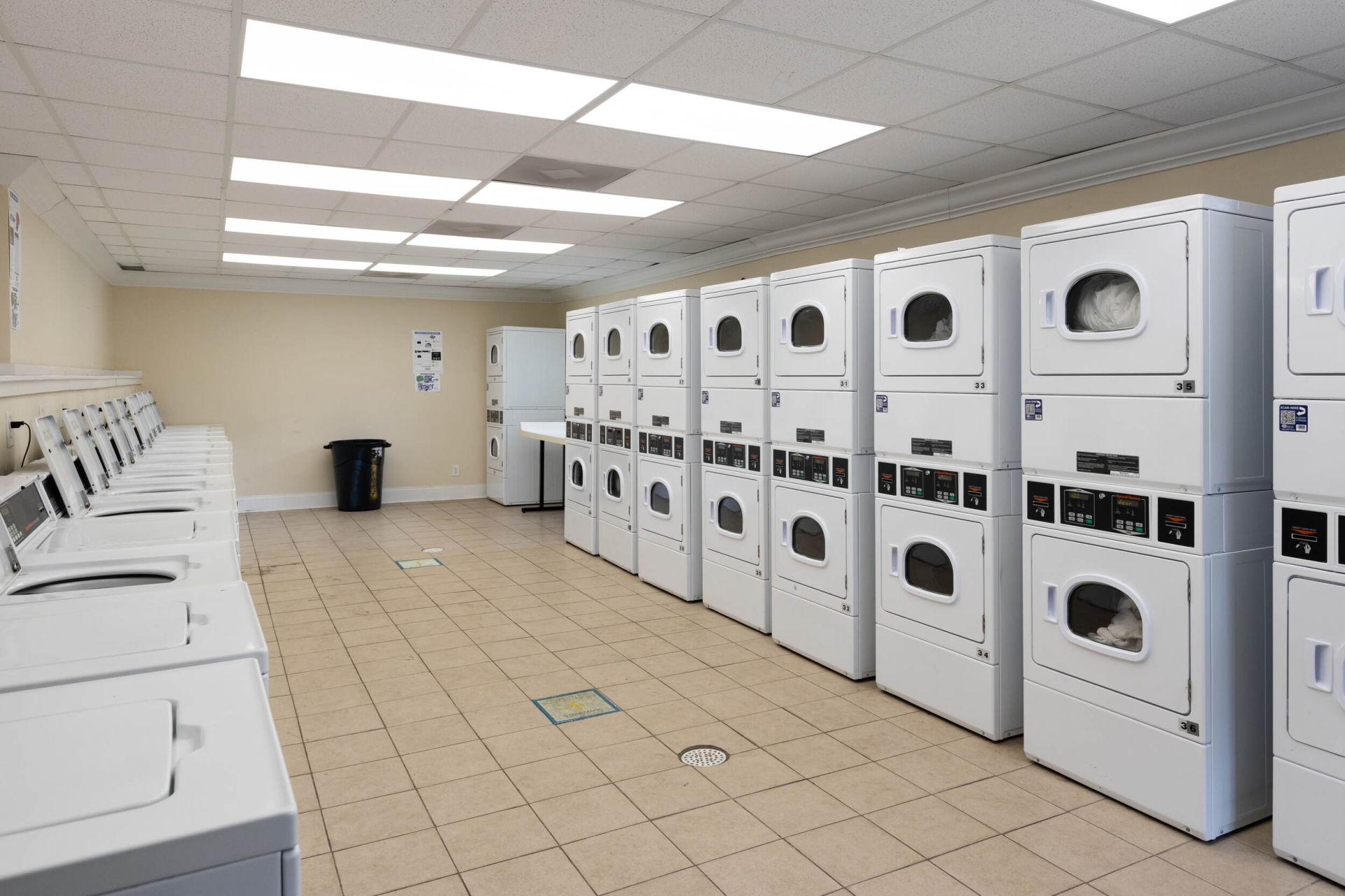community laundry at rhythm at riverdale apartments for rent